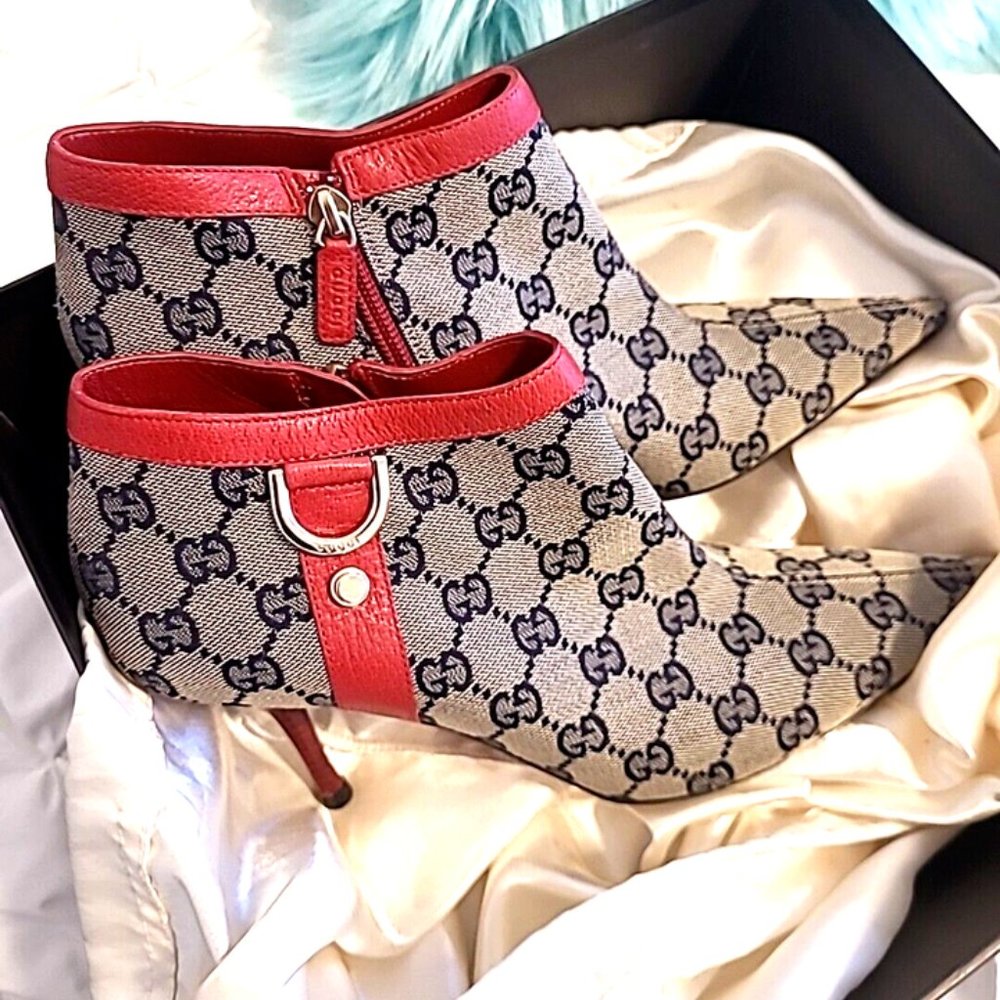 GUCCI*VERY RARE*GG MONOGRAM D RING*ZIPPERED*HEELED*POINTED TOE* HEEL 3.5 INCHES